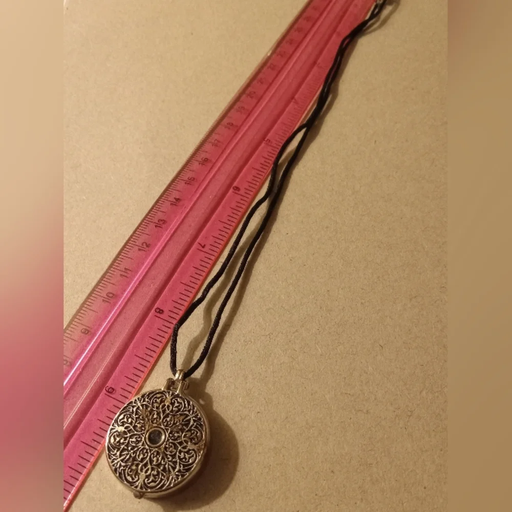 Compass He Leads Me Psalm 23:2 Vintage Necklace - Picture 2 of 14